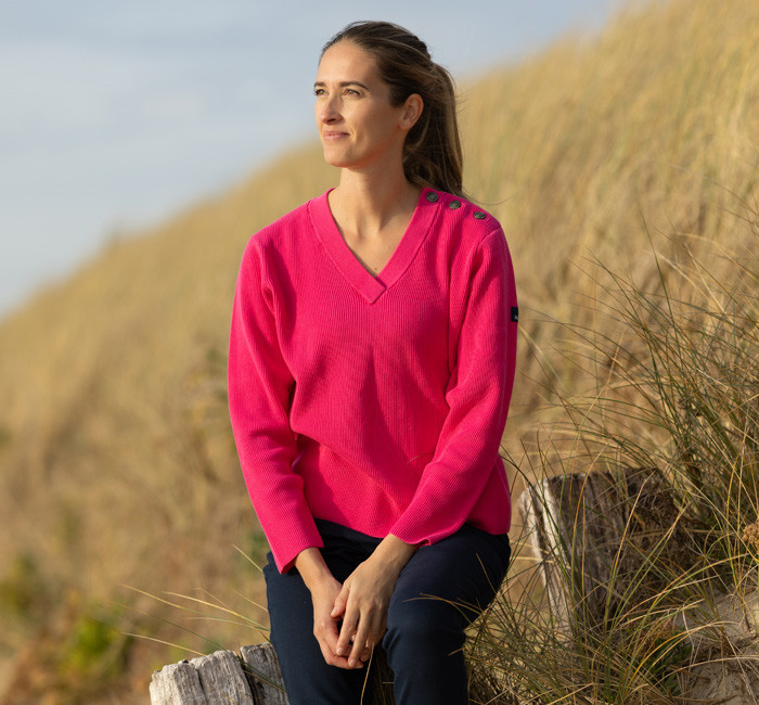 Woman wearing a sailor sweater