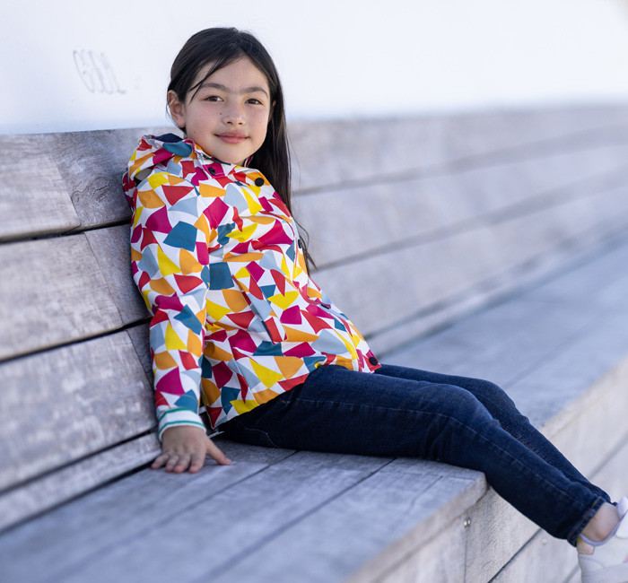 Enfants portant des vêtements marins