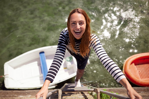 Pull marin femme avec une jupe