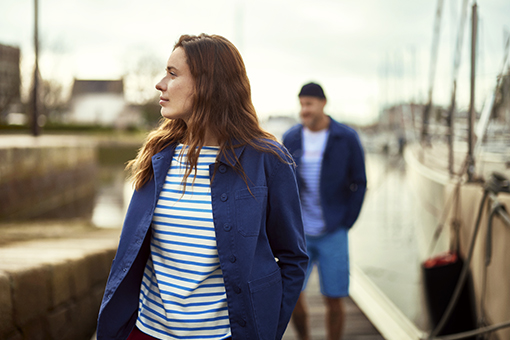 Look workwear avec une marinière et une veste en toile