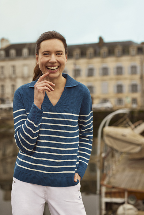 Pull marinière avec un col en V inspiration vareuse