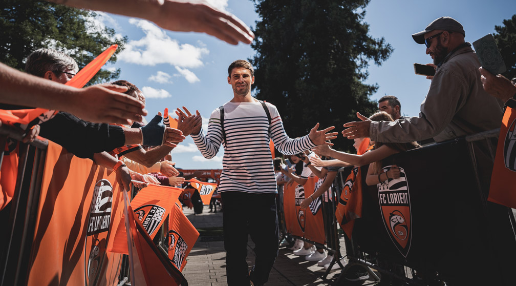 Image Le FC Lorient en dédicace à la boutique de Vannes