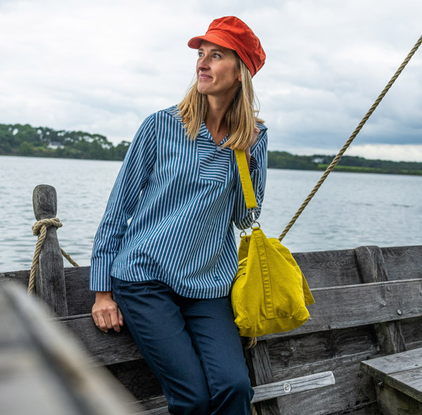 Un sac à main au look marin