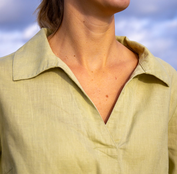 Une blouse au col V