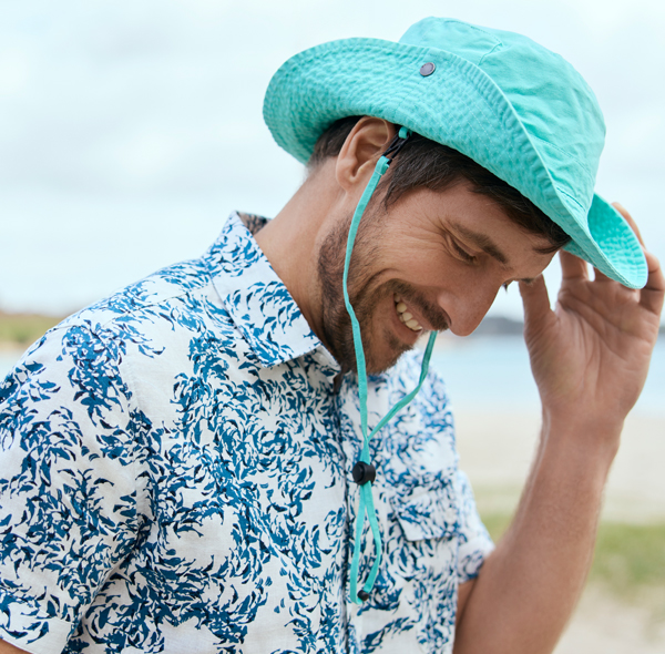 Un chapeau à boutons-pression