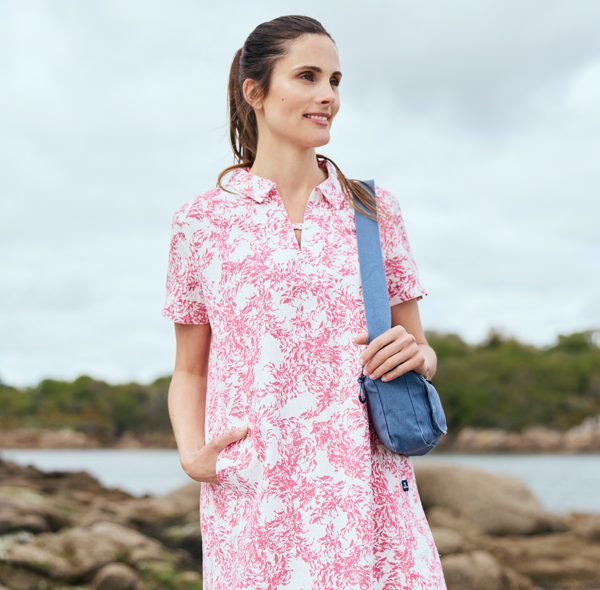 Une robe à motifs marins