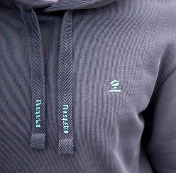Un sweat joliment brodé