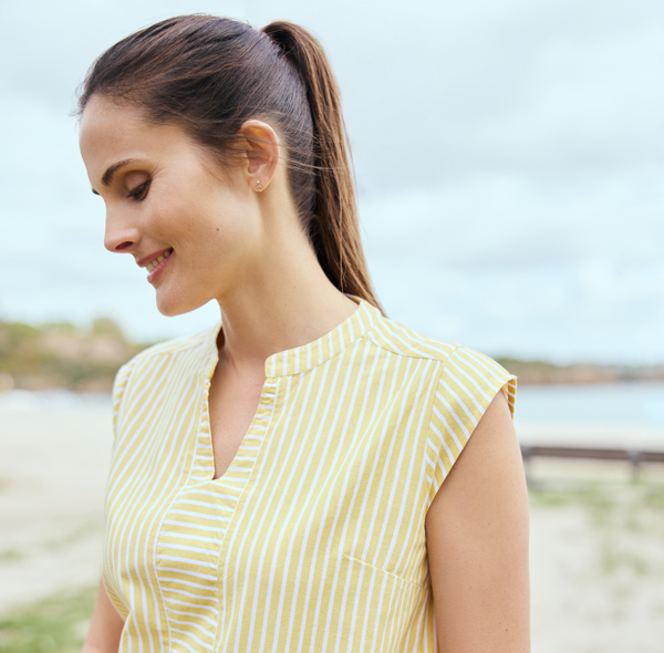 Une blouse à col V