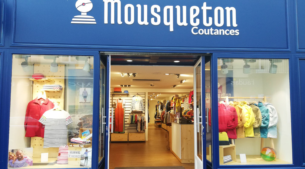 vitrine du Magasin Mousqueton à Coutances