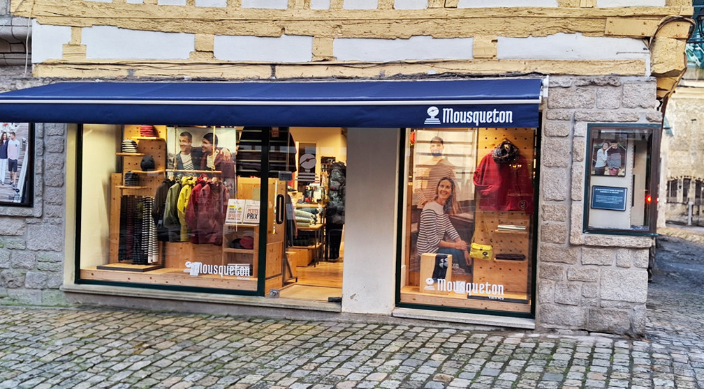 boutique de vannes mousqueton vitrine extérieure